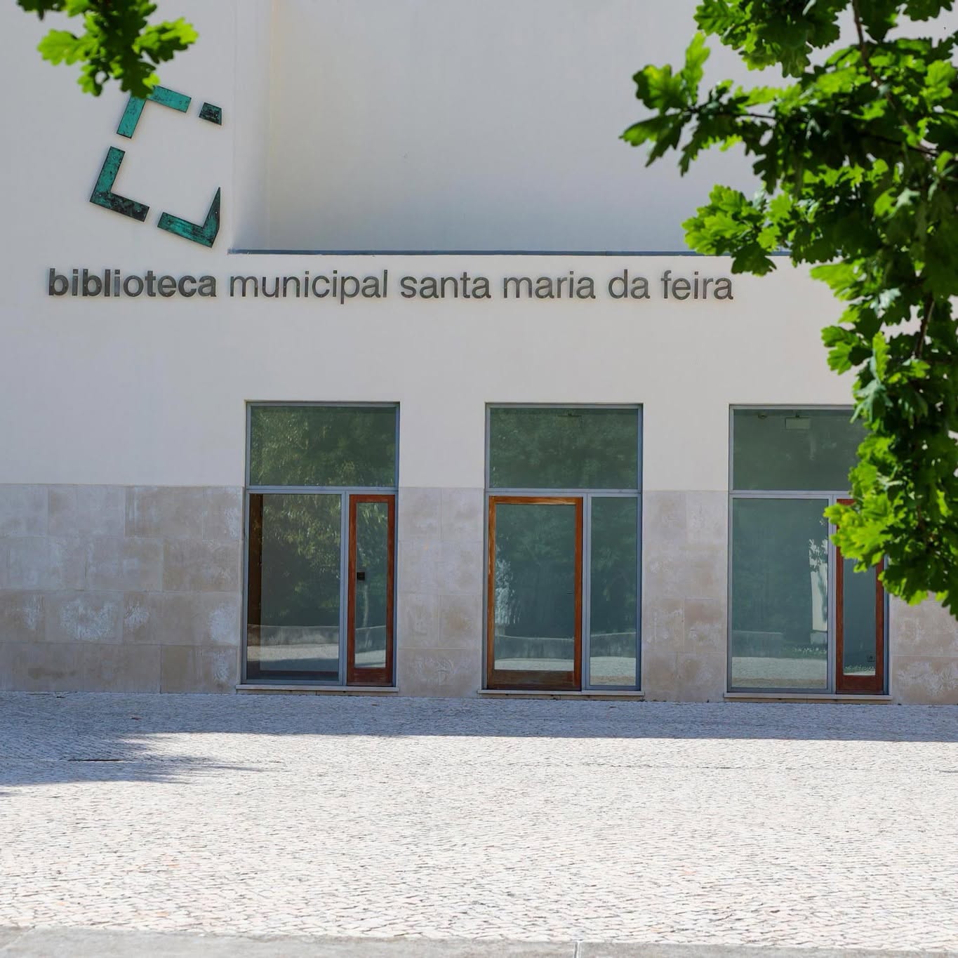 Biblioteca Municipal acolhe a apresentação do livro ‘Viajar sem sair do lugar’