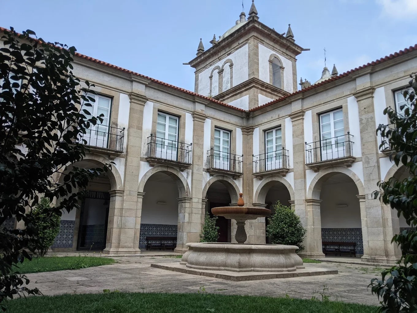 Convento dos Lóios recebe exposição “Mater Dolorosa: a Cruz do Senhor me guarde”