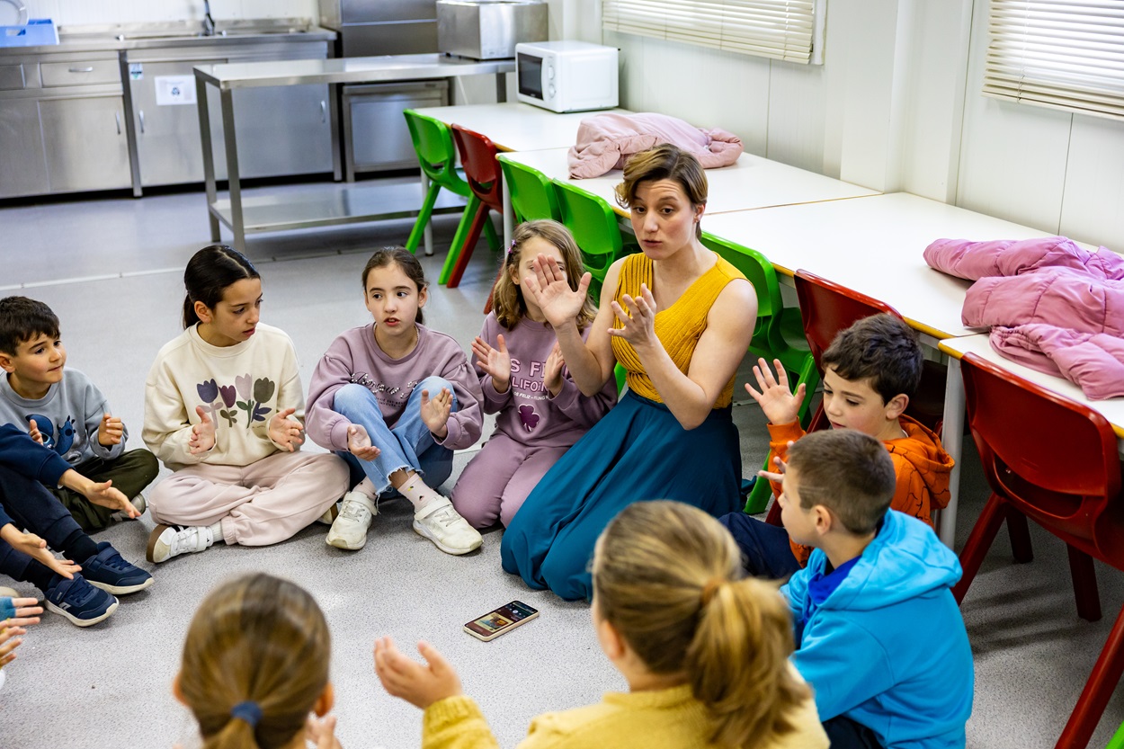 Aulas de danças medievais introduzidas aos alunos do 1.º ciclo