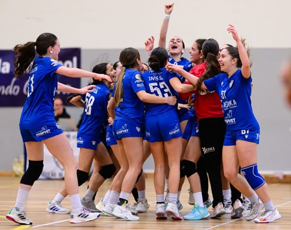Jovens atletas sub-16 do Feirense triunfam e assumem a liderança
